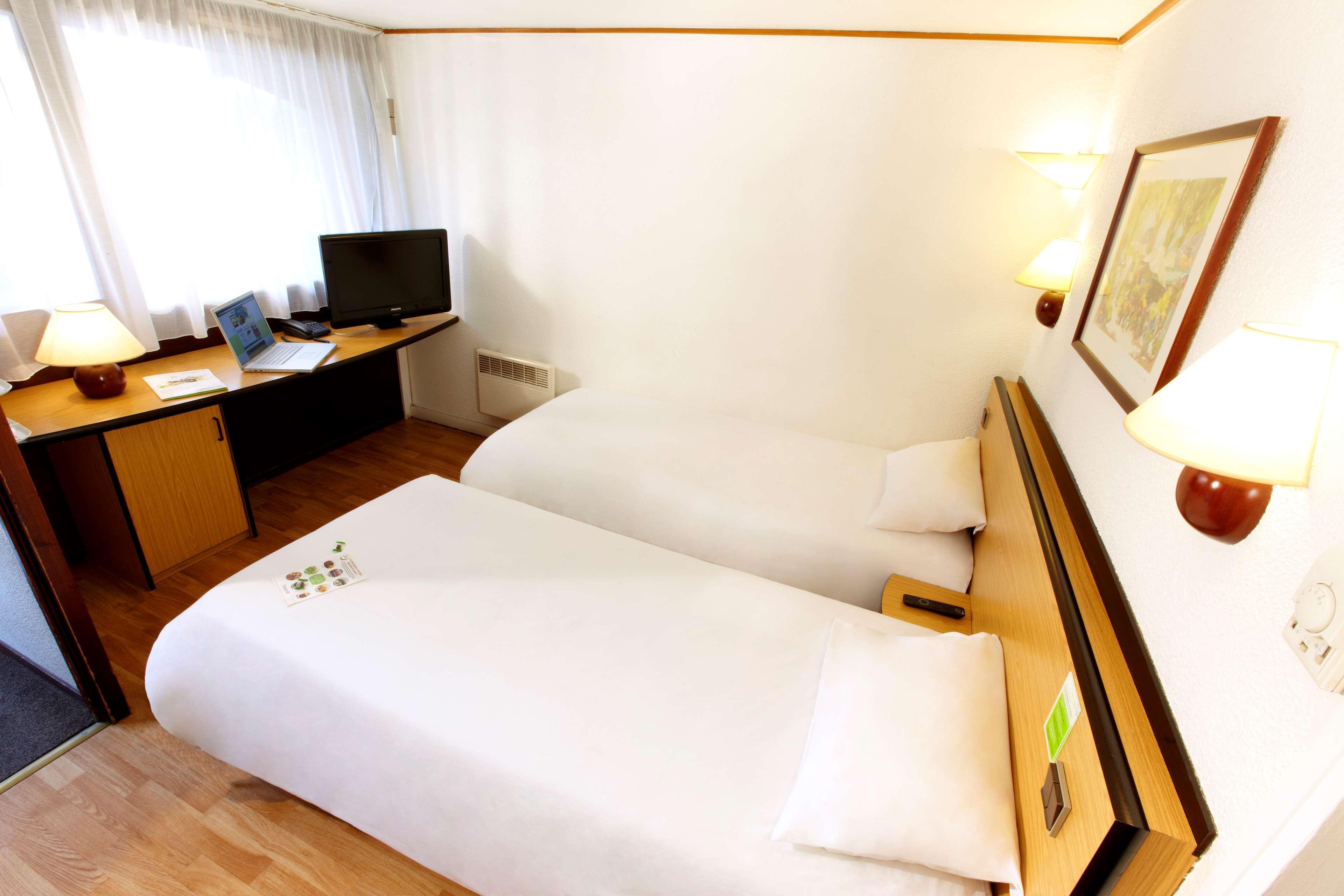 Campanile Saintes Hotel Quarto foto